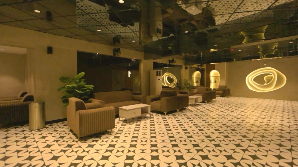 Cinemark Grande Signature Screen & Recliner Seating